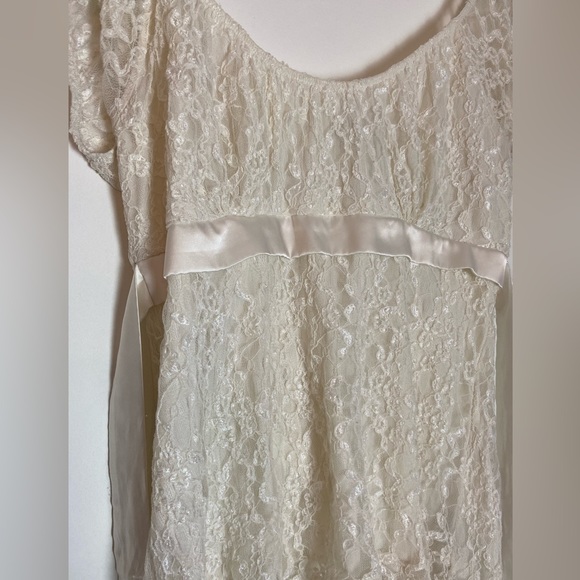 Lace detailed top with a silk ribbon tied in the back, perfect for picnic :3 - Picture 5 of 9